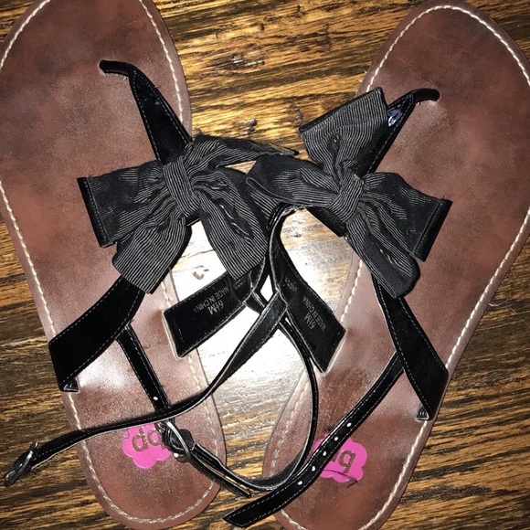 black bow sandals - Picture 2 of 4